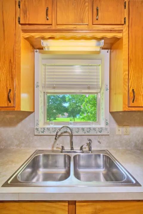 Kitchen - 731 Pecan Estates Loop, Hemphill, TX 75948 photo 3 of 4