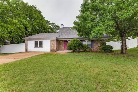 408 Windwood Ct, Azle, TX 76020