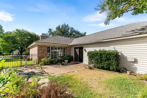Exterior - 2825 Chimney Hill Dr, Waco, TX 76708 photo 4 of 6