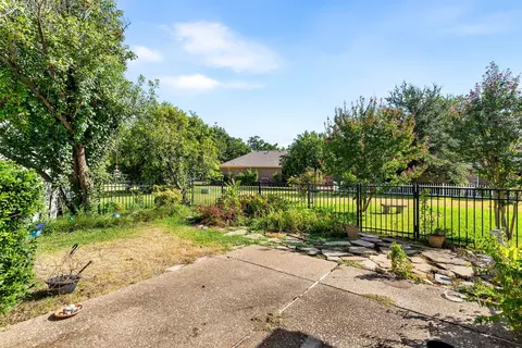Exterior - 2825 Chimney Hill Dr, Waco, TX 76708 photo 5 of 6