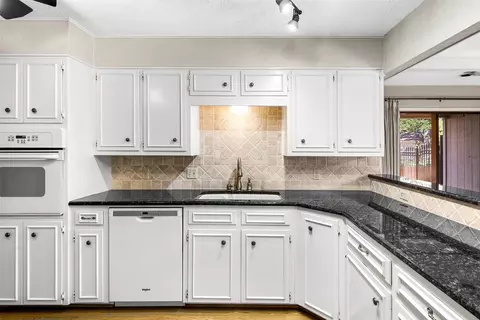 Kitchen - 2825 Chimney Hill Dr, Waco, TX 76708 photo 2 of 6