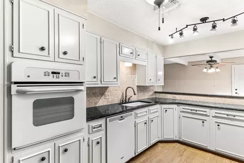 Kitchen - 2825 Chimney Hill Dr, Waco, TX 76708 photo 5 of 6