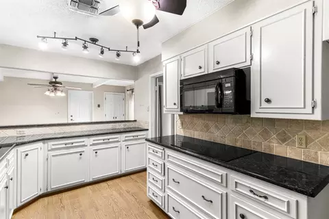 Kitchen - 2825 Chimney Hill Dr, Waco, TX 76708 photo 4 of 6