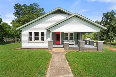 402 N Market St, Grapeland, TX 75844