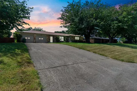 505 Galia St, Bowie, TX 76230