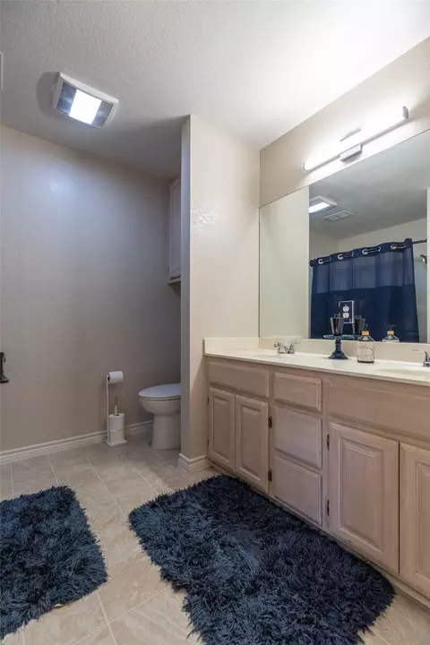 Bath - 4317 Dee Ann Ct, Abilene, TX 79606 photo 7 of 8