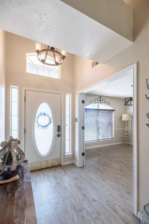 Entry Way - 4317 Dee Ann Ct, Abilene, TX 79606 photo 1 of 4