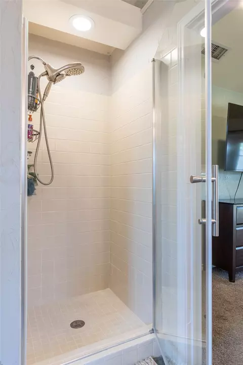 Bath - 4317 Dee Ann Ct, Abilene, TX 79606 photo 6 of 8