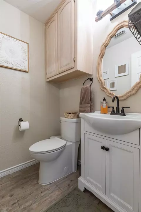 Bath - 4317 Dee Ann Ct, Abilene, TX 79606 photo 1 of 8