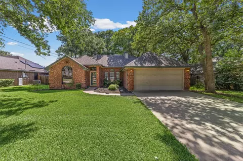 664 Parkridge Blvd, Burleson, TX 76028