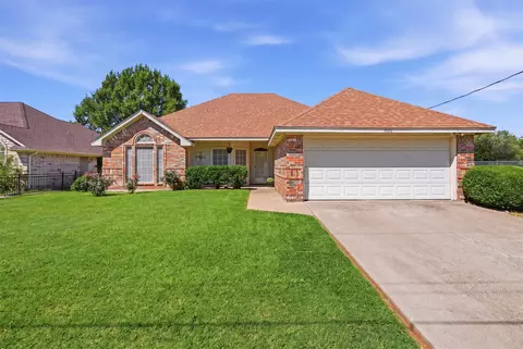 1400 Spanish Trail Dr, Granbury, TX 76048