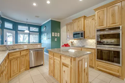 Kitchen - 505 Morrow Rd, Springtown, TX 76082 photo 4 of 4