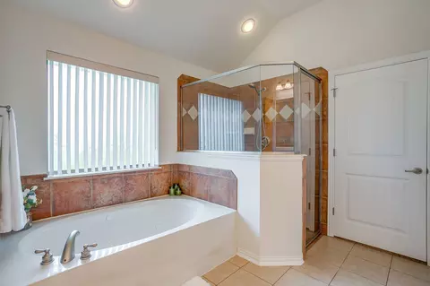 Bath - 505 Morrow Rd, Springtown, TX 76082 photo 3 of 4