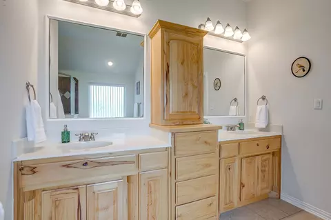 Bath - 505 Morrow Rd, Springtown, TX 76082 photo 1 of 4
