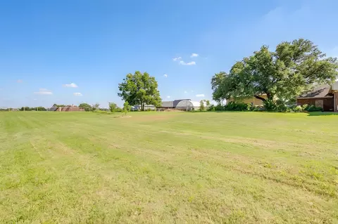 Exterior - 505 Morrow Rd, Springtown, TX 76082 photo 4 of 8