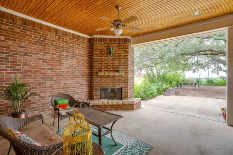 Exterior - 505 Morrow Rd, Springtown, TX 76082 photo 2 of 8