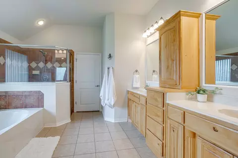 Bath - 505 Morrow Rd, Springtown, TX 76082 photo 2 of 4