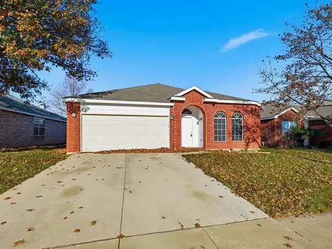 1048 Harriman Dr, Saginaw, TX 76131