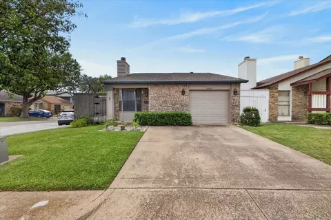 2802 Southern Cross Dr, Garland, TX 75044