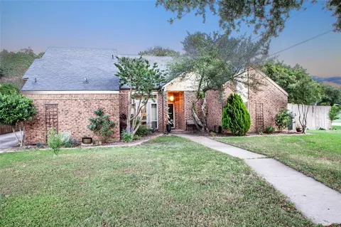 810 Highland Hills Ln, Highland Village, TX 75077