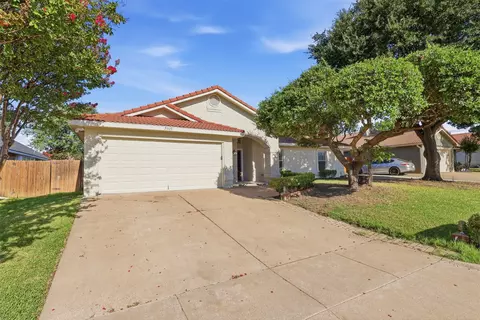 7909 Hayfield Ct, Fort Worth, TX 76137
