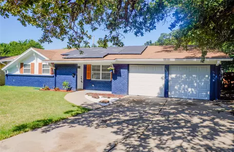 6608 Margaret Dr, Forest Hill, TX 76140