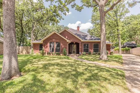 3901 Echo Hill Ct, Arlington, TX 76001