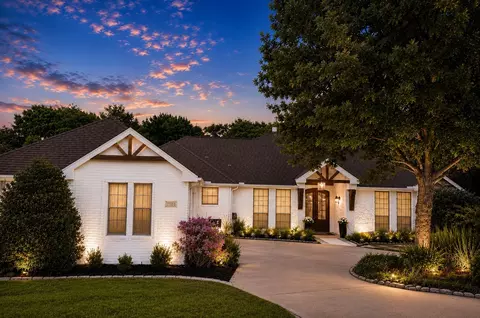 7204 Montgomery Rd, Midlothian, TX 76065