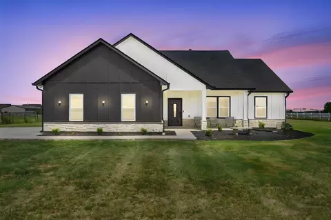 6020 Huckleberry Ln, Joshua, TX 76058