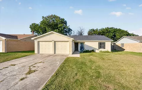 1200 E Georgian Rd, Saginaw, TX 76179