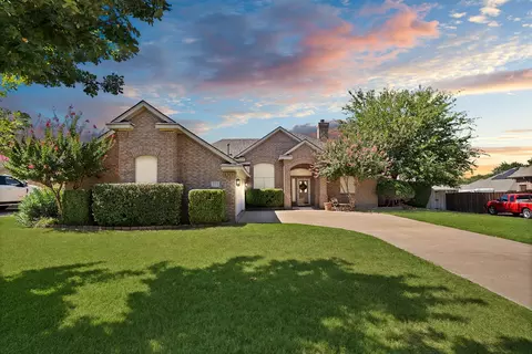 111 Honeysuckle Dr, Justin, TX 76247