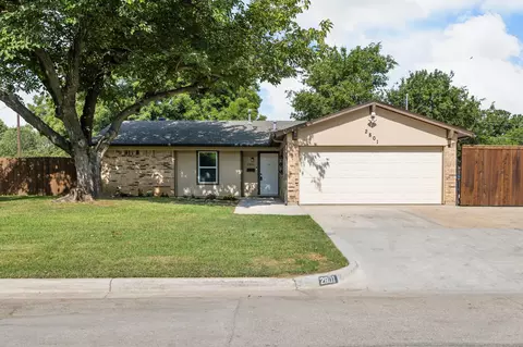 2801 Rosebud Ln, Richland Hills, TX 76118