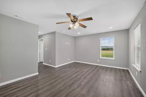 Living - 601 Tx-56, Windom, TX 75492 photo 4 of 5