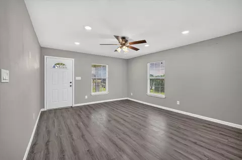 Living - 601 Tx-56, Windom, TX 75492 photo 2 of 5