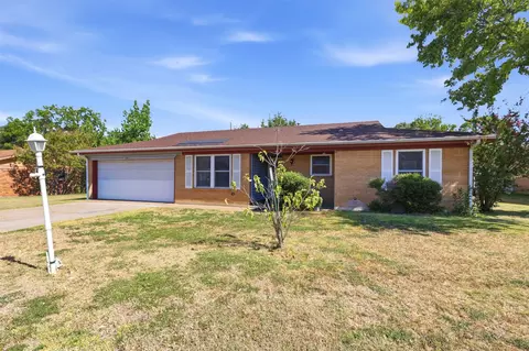 2107 10th St, Mineral Wells, TX 76067