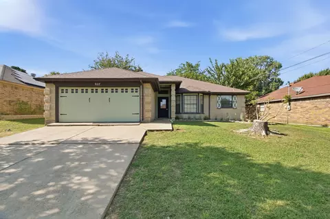 927 Freestone Dr, Arlington, TX 76017