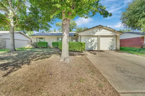 5811 Woodsetter Ln, Arlington, TX 76017