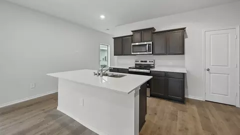Kitchen - 232 Pheasant Run Rd, Terrell, TX 75160 photo 4 of 5