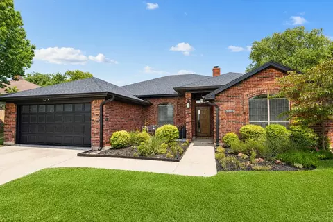 3220 Timber View Cir, Bedford, TX 76021