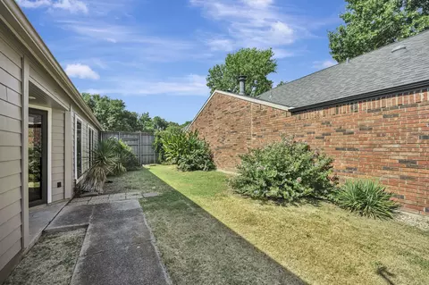 Exterior - 934 Mapleleaf Ln, Coppell, TX 75019 photo 4 of 5