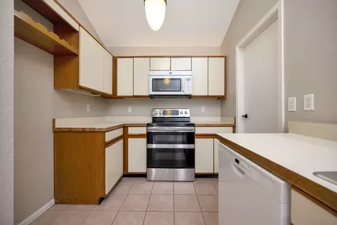 Kitchen - 934 Mapleleaf Ln, Coppell, TX 75019 photo 2 of 3