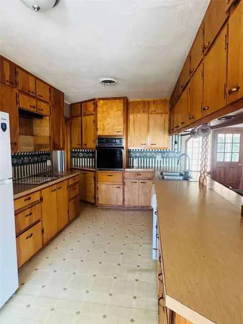 Kitchen - 1111 N 5th St, Haskell, TX 79521 photo 2 of 2
