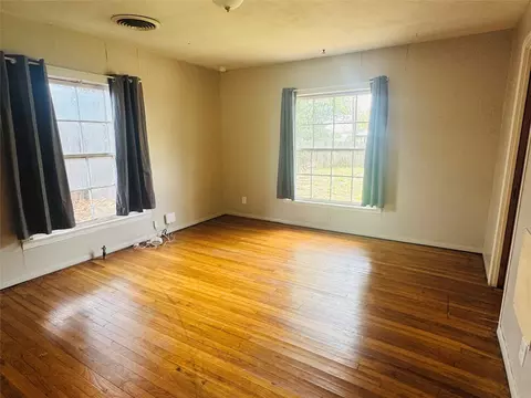 Living - 1111 N 5th St, Haskell, TX 79521 photo 4 of 11