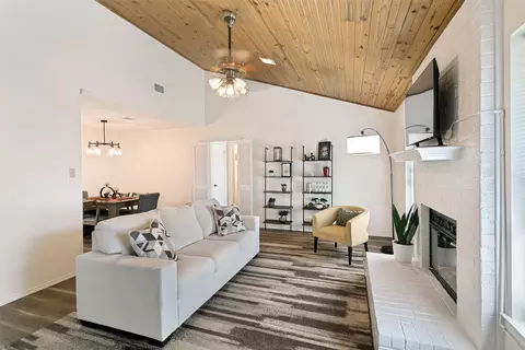 1006 Riverchase St, Benbrook, TX 76126