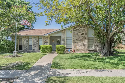 4501 Freeport Dr, Garland, TX 75043