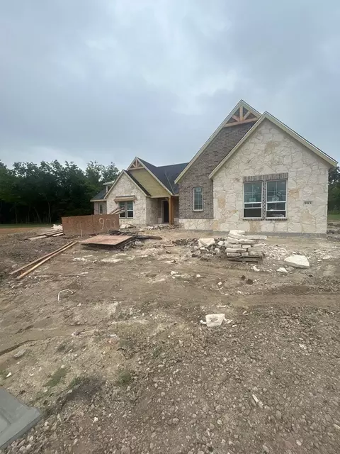 903 Carswell Ct, Van Alstyne, TX 75495