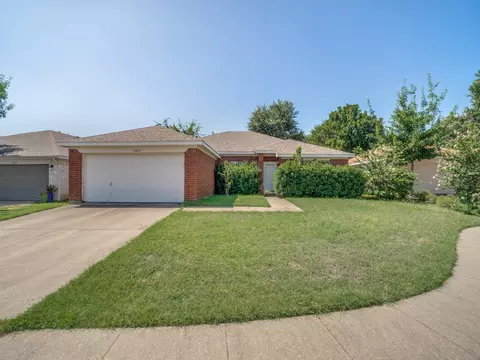 10805 Pebblecreek Ct, Benbrook, TX 76126