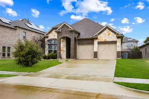 208 Burberry Dr, Grand Prairie, TX 75052