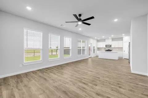 Living - 4043-4045 Clovis St, Midlothian, TX 76065 photo 1 of 3