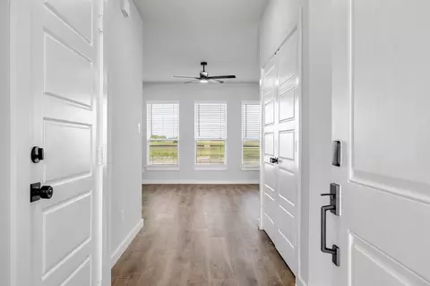 Entry Way - 4043-4045 Clovis St, Midlothian, TX 76065 photo 1 of 4